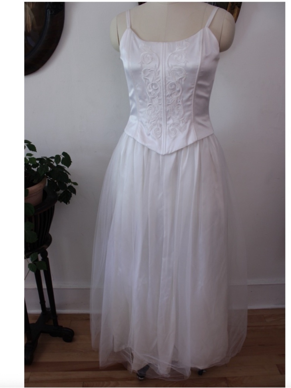 1990’s Jessica McClintock Gunne Sax White Embroidered Wedding Formal Prom Dress